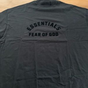 Essentials Fear of God T-shirt! MEDIUM. BRAND NEW